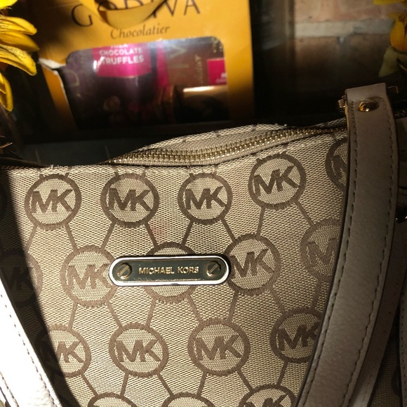 Michael Kors Bag - Picture 3 of 8